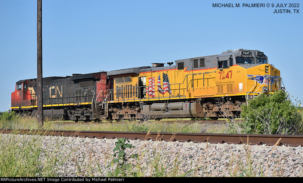 UP 7247 and CN 2572
